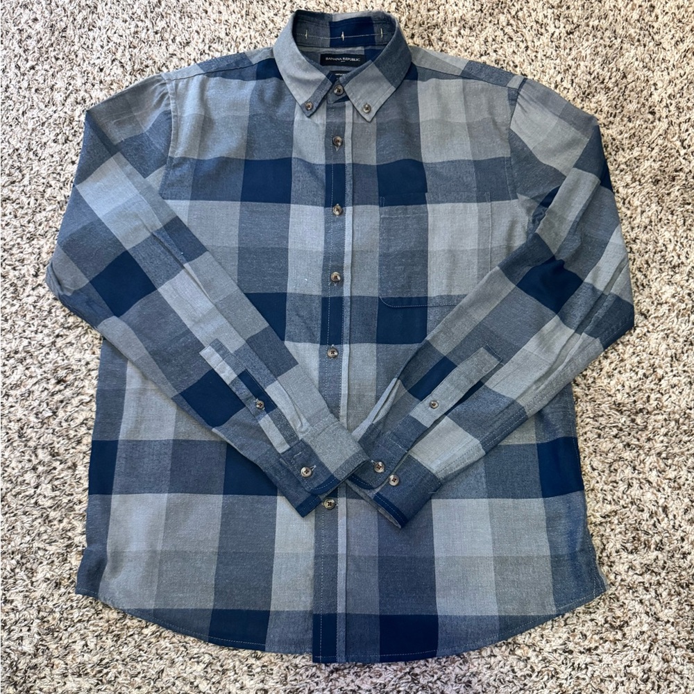 Banana Republic Men’s | Untucked Fit Plaid Flannel Shirt | Navy Gray | Size M